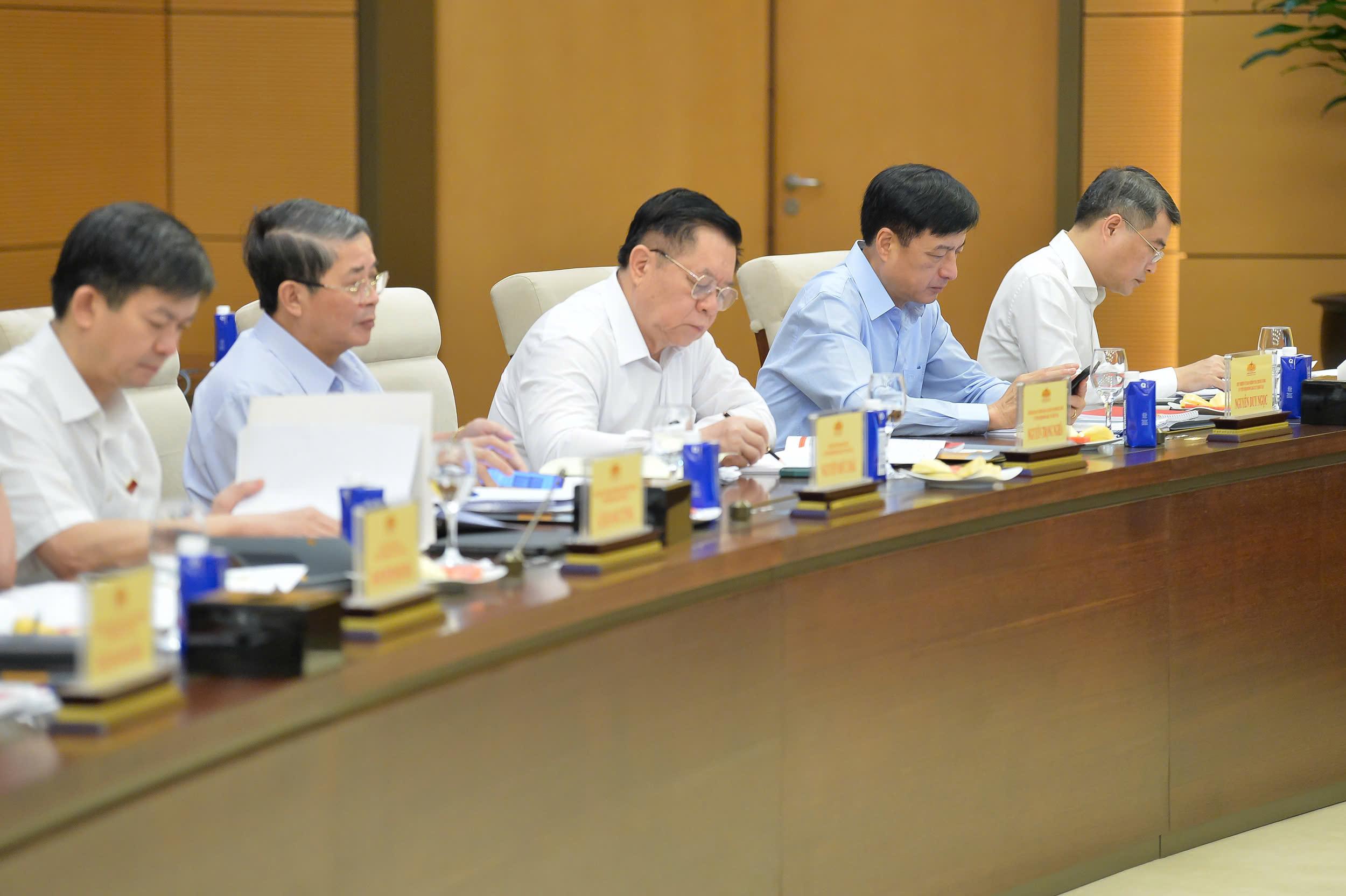 090720250923-cac-db-tham-du-1