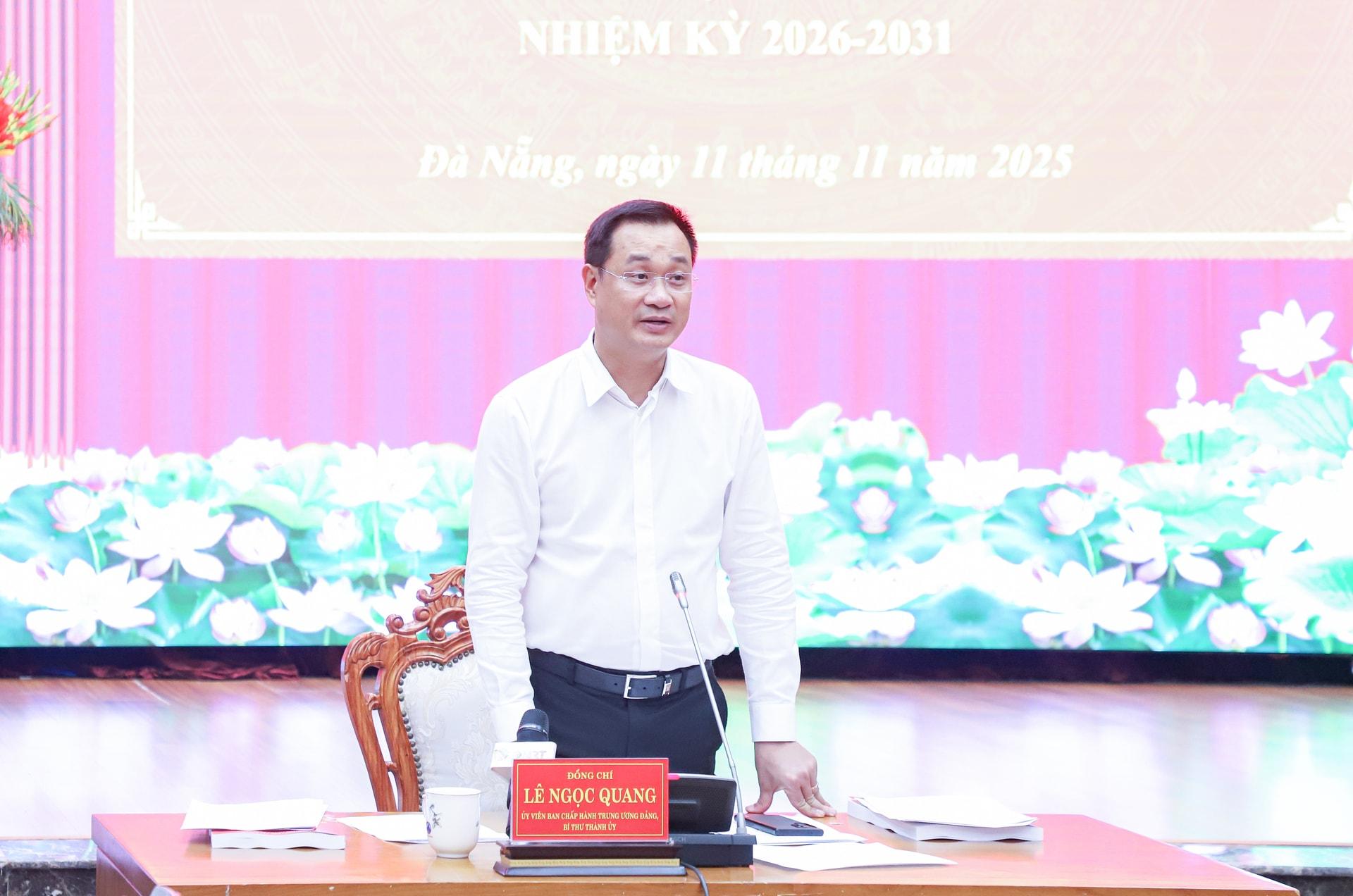 Bí thư Thành ủy Lê Ngọc Quang yêu cầu cấp ủy, tổ chức đảng, cơ quan, đơn vị tập trung cao độ triển khai thực hiện đảm bảo tiến độ, chất lượng công tác chuẩn bị bầu cử. Ảnh: NGỌC PHÚ