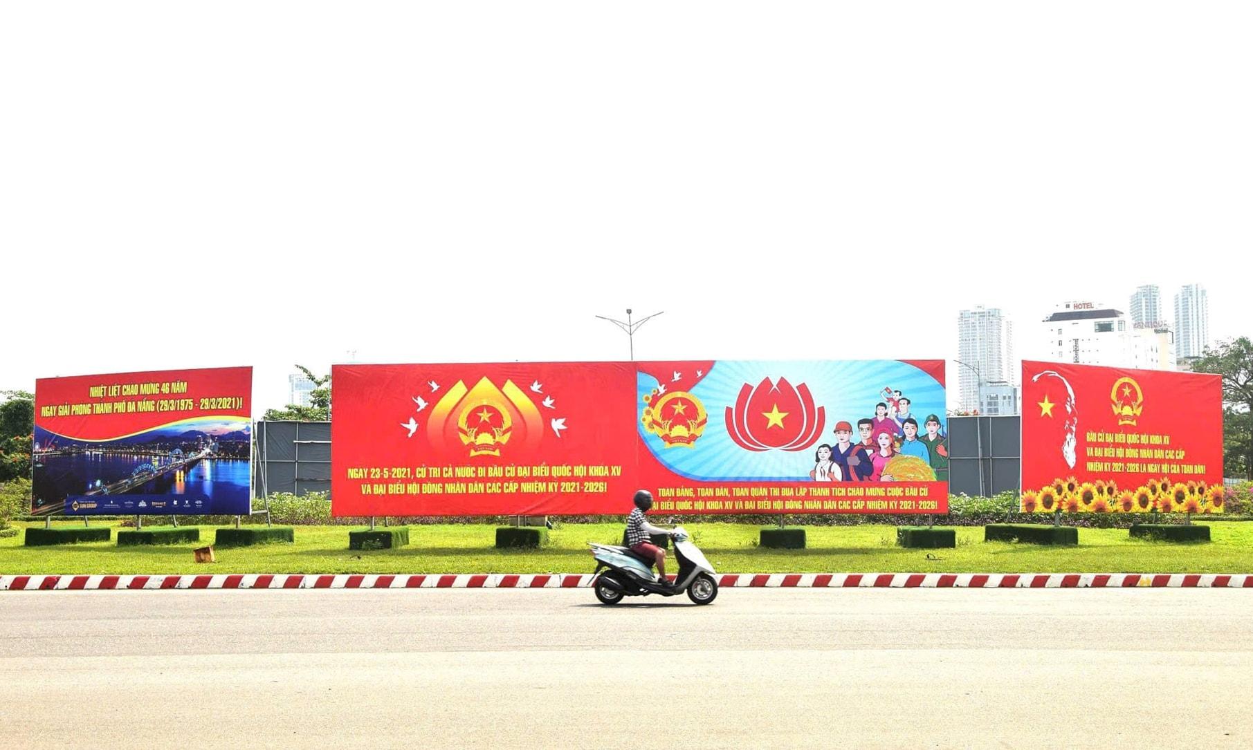 Tuyên truyền bầu cử đại biểu Quốc hội khóa XV và HĐND các cấp nhiệm kỳ 2021 - 2026 tại thành phố Đà Nẵng (cũ). Ảnh: T. HUY