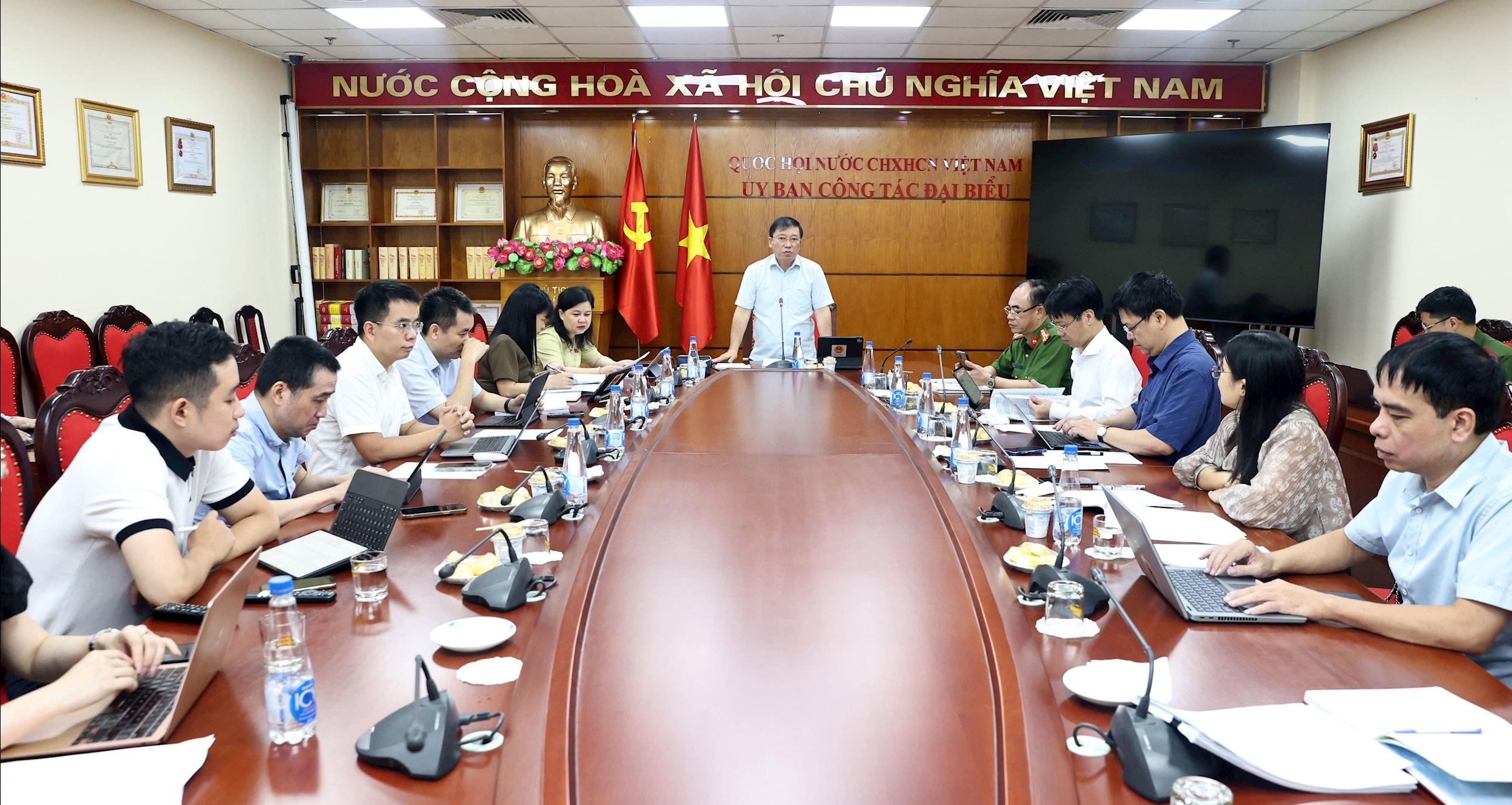 quang-canh-cuoc-lam-viec